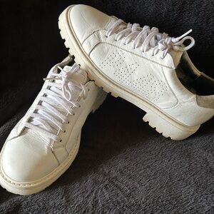 P448 bull low top leather white lace up sz40/ 9.5 perforated